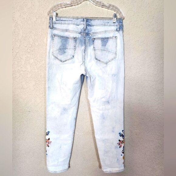 DRIFTWOOD Gizelle High Waisted Acid Light Wash Flower Embroidery Jeans - Picture 2 of 10
